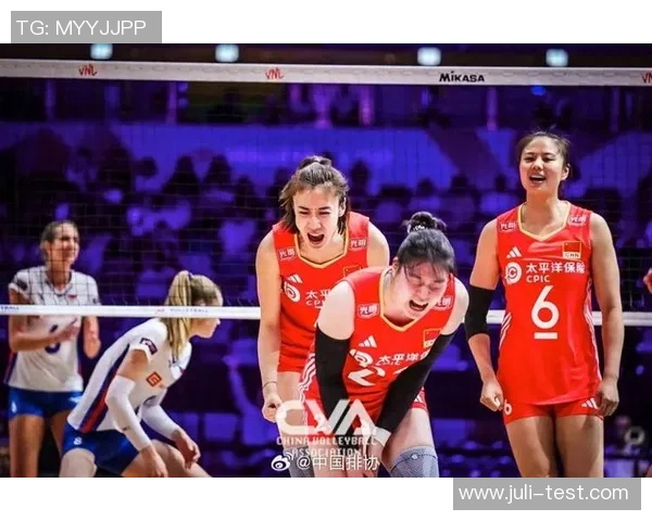中国女排半决赛对决荷兰队全力以赴争夺决赛资格精彩瞬间回顾 中国女排半决赛对决荷兰队全力以赴争夺决赛资格精彩瞬间回顾