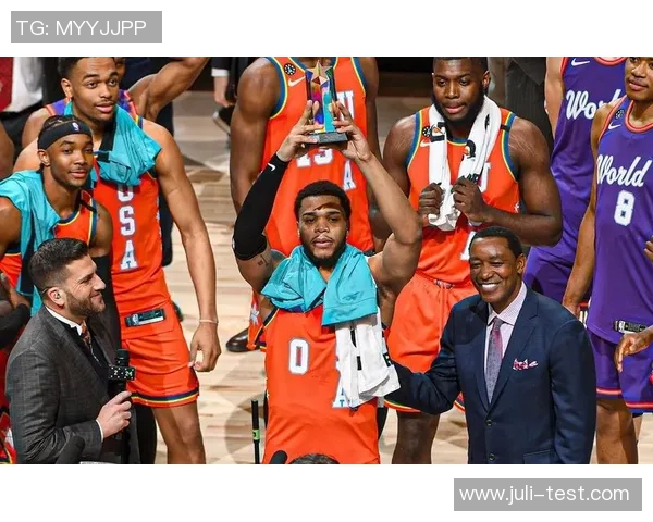 卡梅隆约翰逊的篮球之路：从新秀到明星的成长历程与挑战