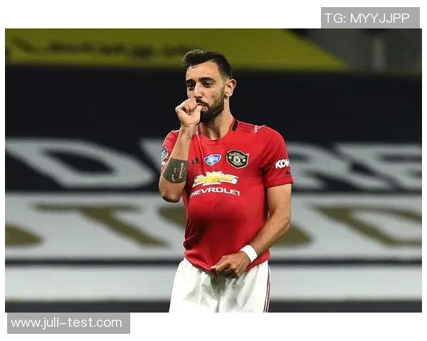 布鲁诺费尔南德斯：足球场上的战术大师与团队核心的崛起之路